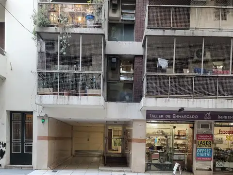 ¡Amplio 2 Amb c/ Balcón Al Frente y Gran Cocina c/ Lavadero!