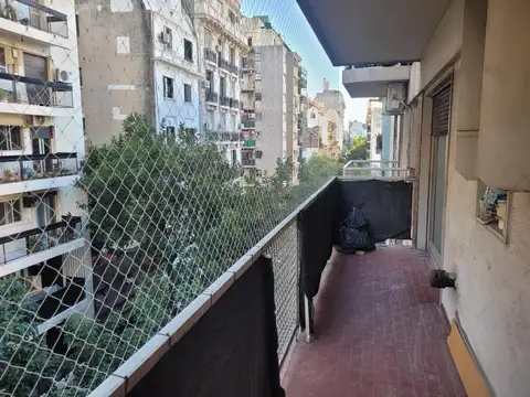 ¡Amplio 2 Amb c/ Balcón Al Frente y Gran Cocina c/ Lavadero!