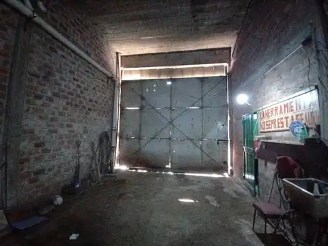 Casa 9 ambientes con 3 baños