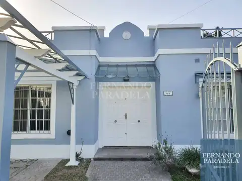 Casa en venta de 3 dormitorios c/ cochera en Villa Gobernador Udaondo
