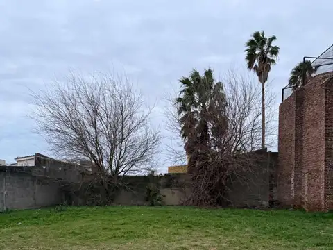 EN VENTA TERRENO DE 813m EN EL CENTRO DE ETRURIA