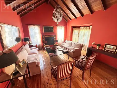 Casa en Alquiler con 4 cocheras