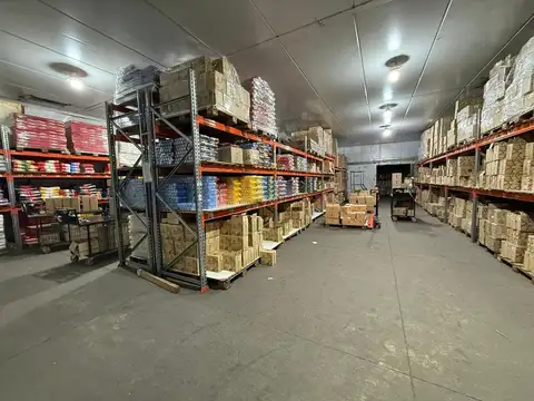 Galpón y centro logístico en venta de 7460 m2