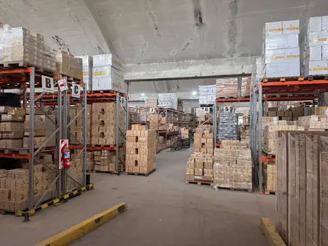 CENTRO DE DISTRIBUCIÓN EN VENTA | 5.080 m² CUBIERTOS 