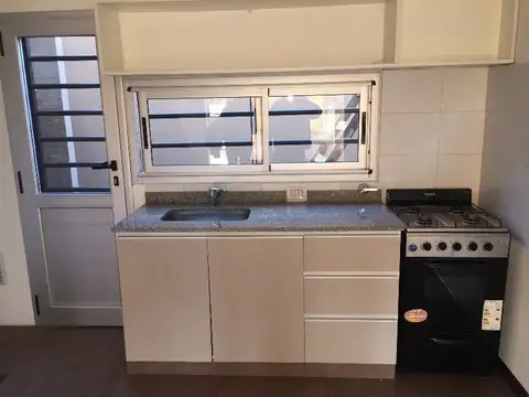 Casa 2 ambientes con 1 baño
