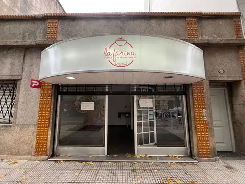 Local sin expensas con 5 metros de vidriera