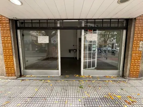 Local en Alquiler en Monte Castro, $ 580.000