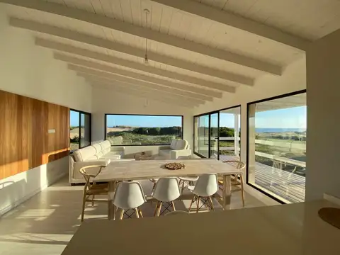 Casa 4 ambientes con 3 baños