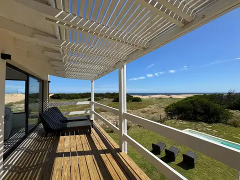 Casa en Alquiler con 2 cocheras