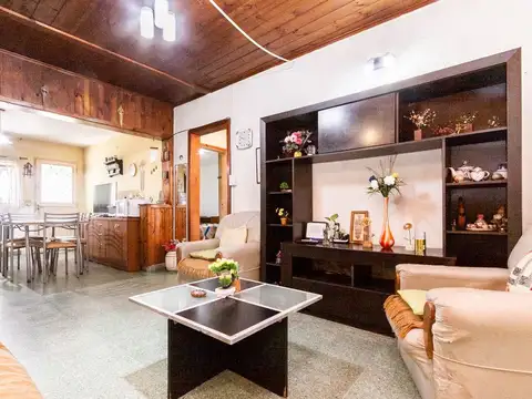 CASA 3 amb - LOTE PROPIO 530M2 - BANFIELD