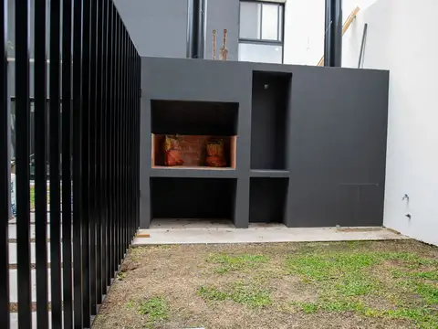 VENTA DEPARTAMENTO DÚPLEX 70m2, JARDÍN Y PARRILLA