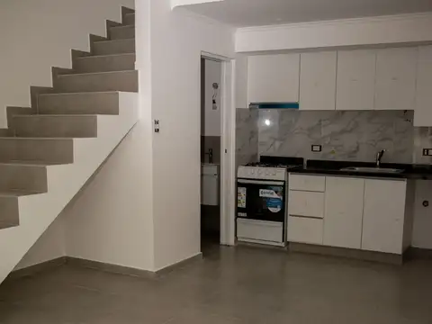 VENTA DEPARTAMENTO DÚPLEX 70m2, JARDÍN Y PARRILLA