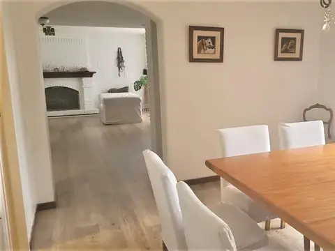 Casa en Venta con 3 cocheras