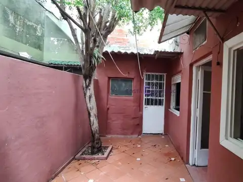 Depto Tipo Casa en Alquiler en Lomas del Mirador, $ 350.000