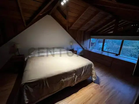 Casa en Alquiler con 2 cocheras