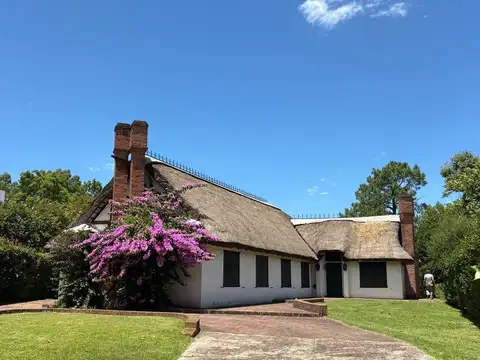 Casa 7 ambientes con 4 baños