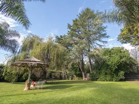 Casa en Venta con 2 cocheras