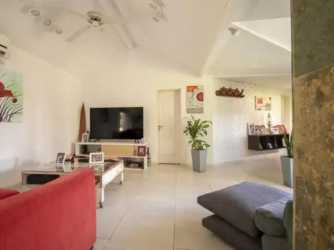 VENTA -CASA 3 AMB - PISCINA - QUINCHO - PARQUE - APTO CREDITO - BARRIO ALTAVISTA - ESCOBAR - PERMUTA