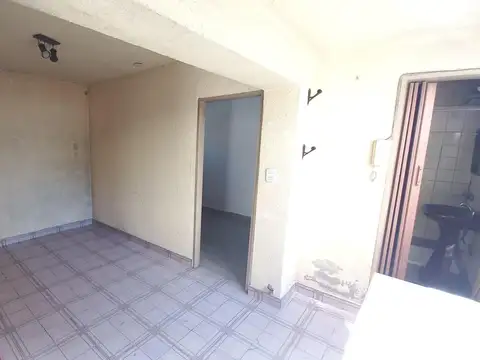 Departamento tipo casa 3 ambientes en venta en Avellaneda