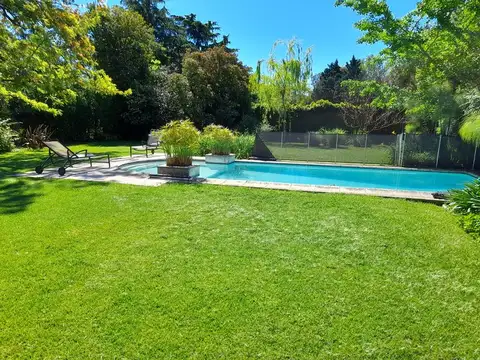 Casa en Alquiler Temporal con 3 cocheras