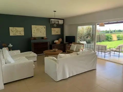 CASA EN VENTA   CANTÓN GOLF - Hermosa orientación todo sol