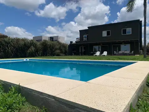 CASA EN VENTA   CANTÓN GOLF - Hermosa orientación todo sol