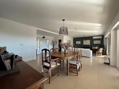Casa en Venta en El Cantón - Barrio Golf, USD 275.000