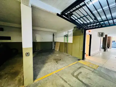 Venta Cochera amplia cubierta en PB. Palermo Chico
