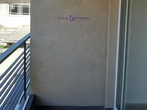 Excelente departamento de 2 ambientes en primer piso al contrafrente con balcón
