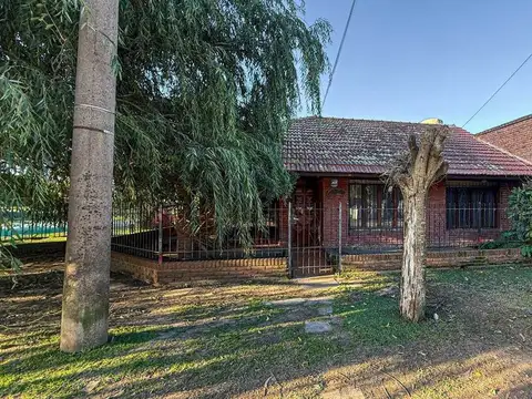 OPORTUNIDAD CASA CON LOCAL COMERCIAL