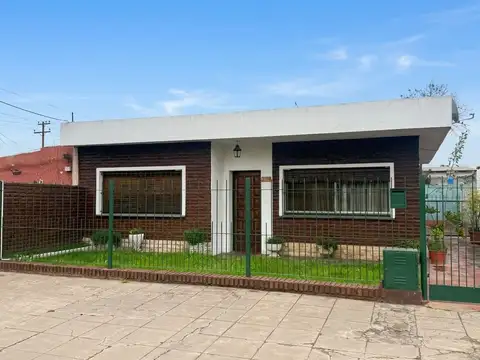 VENTA CASA 3 AMBIENTES EN TRUJUI, MORENO