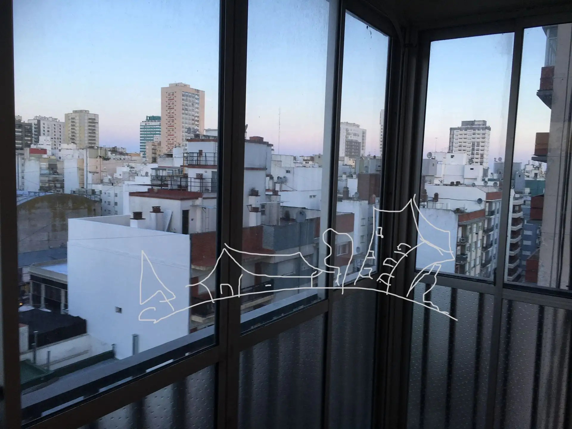 Departamento 3 ambientes c/balcón al frente