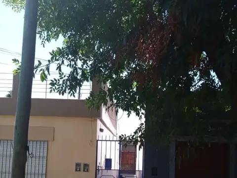 EXCELENTE PH AL FONDO DE 3 AMBIENTES Y PATIO