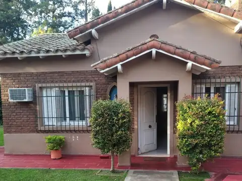 Casa en venta - 6 Dormitorios 4 Baños - Cocheras -1.800Mts2 - Luján