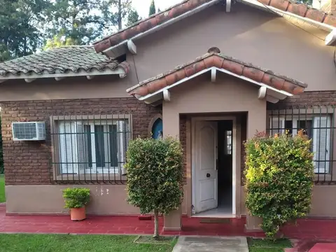 Casa en venta - 6 Dormitorios 4 Baños - Cocheras -1.800Mts2 - Luján