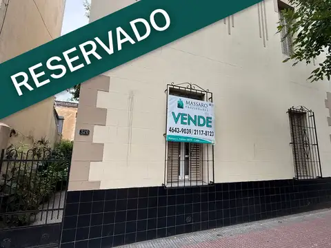 Casa 5 ambientes con patio y balcón terraza, Liniers.