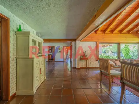 Casa en Venta con 3 cocheras