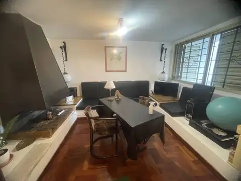 Casa 8 ambientes con 2 baños