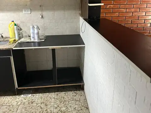 VIVIENDA  UNIFAMILIAR CON GALPON