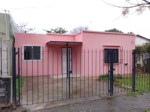Casa 2 dormitorios en alquiler - Villa Elisa, La Plata