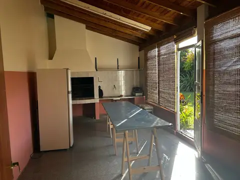 Casa 4 ambientes con 1 baño