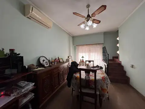 Casa 6 ambientes con 2 baños