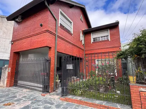 Casa 5 ambientes en Bella Vista