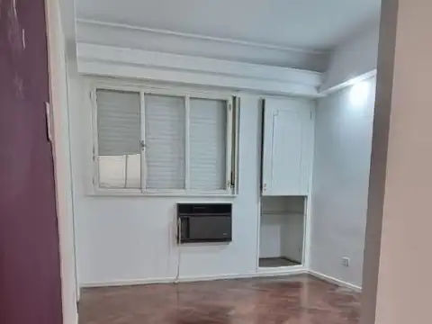 Oficina 3 Ambientes - 2 despachos y sala de reunion  1 baño 