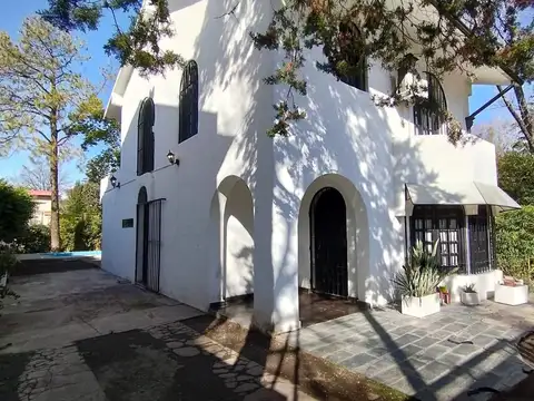 Casa en venta - 5mb. - Udaondo - Ramirez al 1200