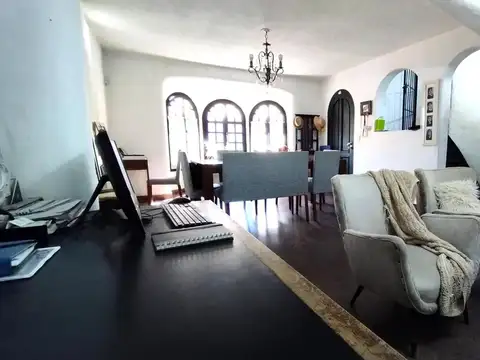 Casa en venta - 5mb. - Udaondo - Ramirez al 1200