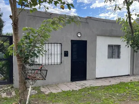 Oportunidad -Casa con Parque + Local , Fcio Varela 