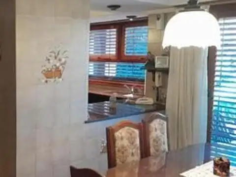 Casa 5 ambientes con 4 baños