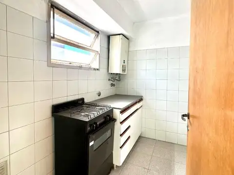 Dpto 3 amb con cochera - Av. Pdte. Perón 440
