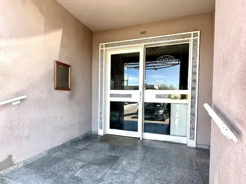 Dpto 3 amb con cochera - Av. Pdte. Perón 440